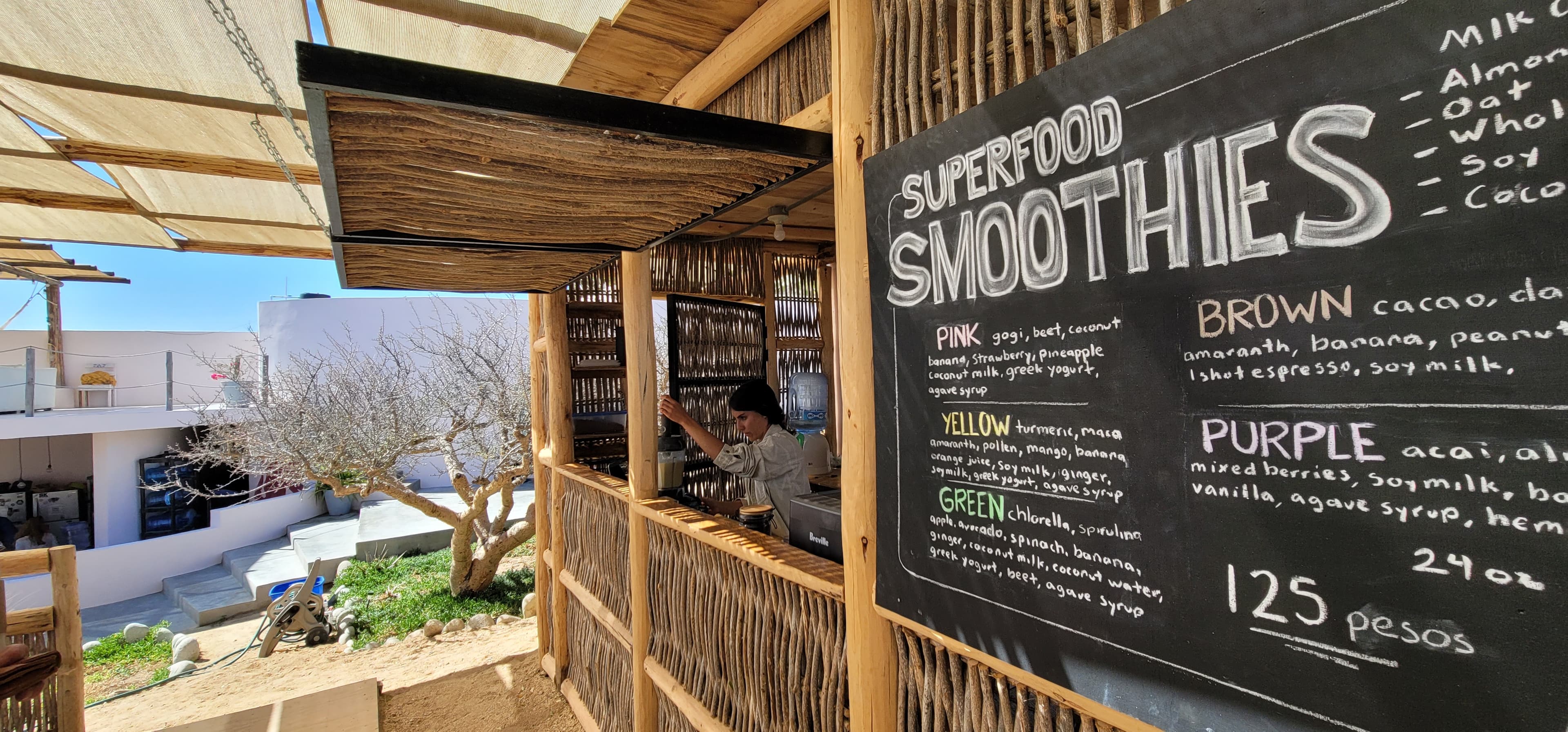 La Ventana Hostel — smoothie bar and lounge area